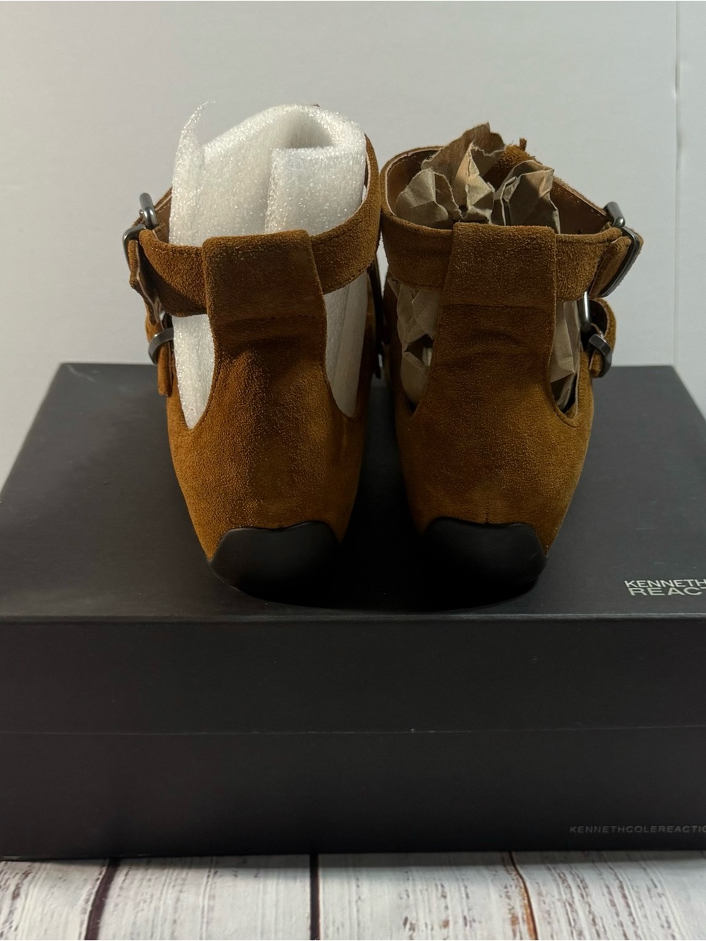 New in Box Kenneth Cole Reaction Audra Women's Brown Suede Fringe Sandals - Picture 2 of 9